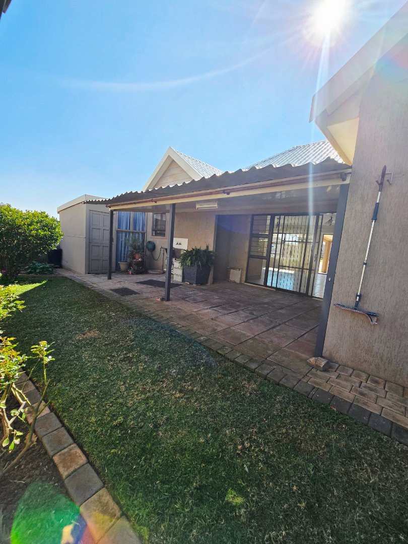 2 Bedroom Property for Sale in Wilkoppies North West